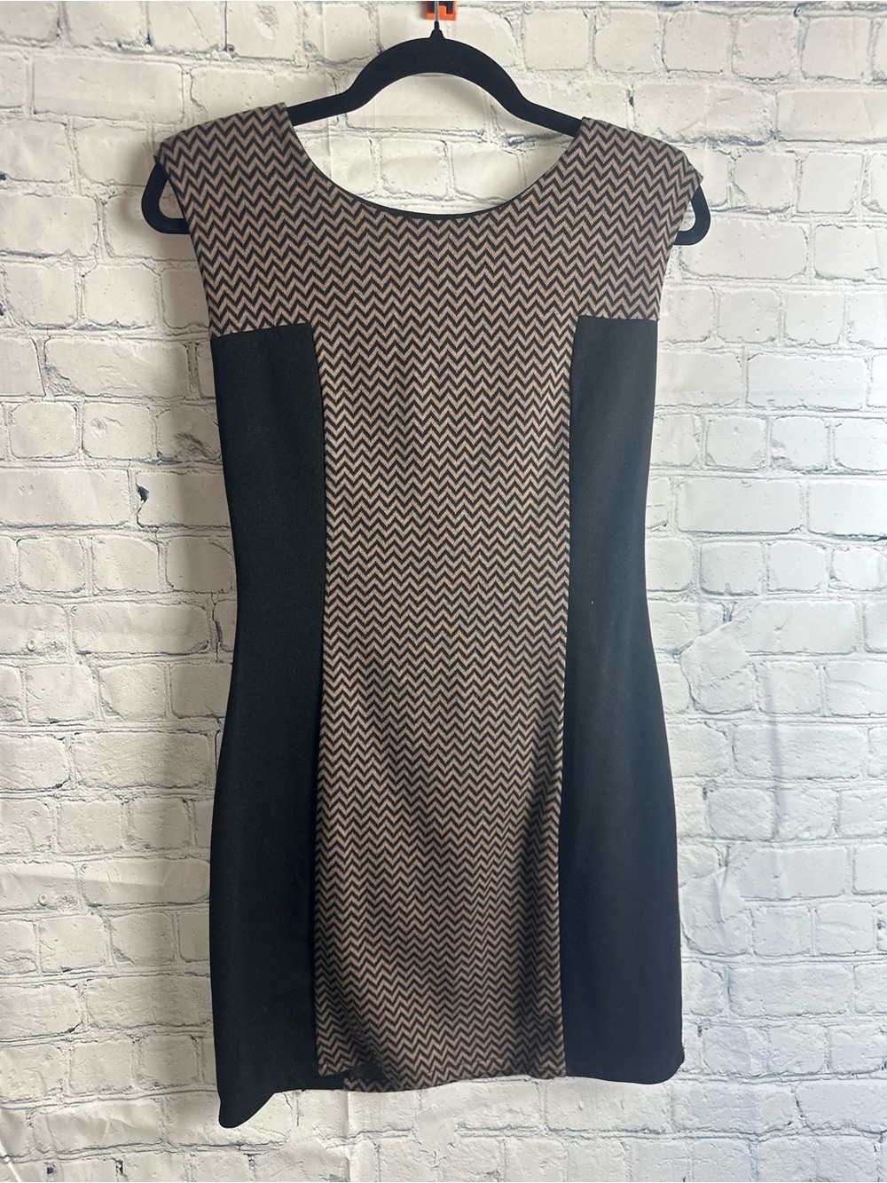 Sleeveless Black and Tan Chevron Shift Dress